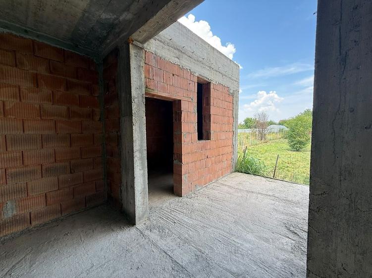 Casă individuală cu 5 camere cu Canalizare în Peciu Nou