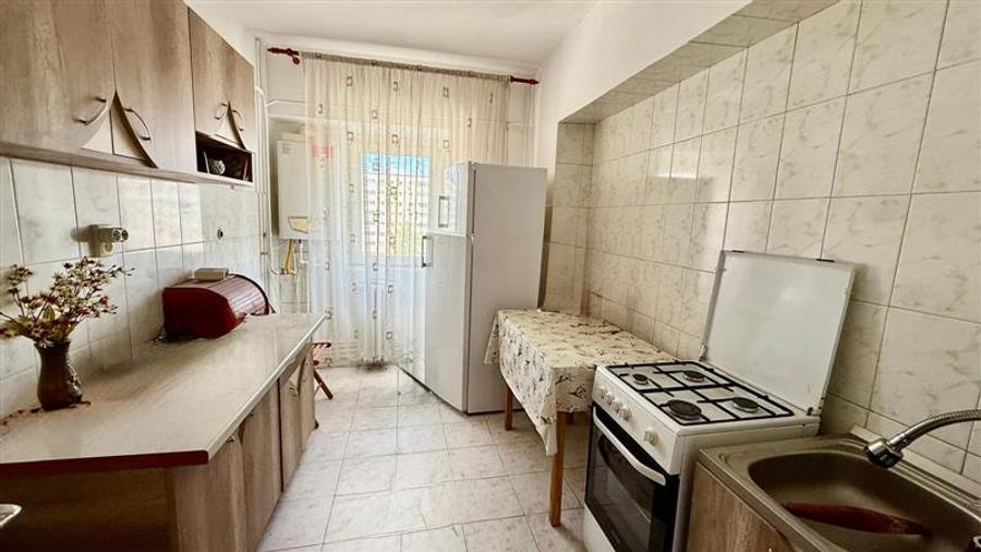 Apartament cu 4 camere decomandat în Dacia