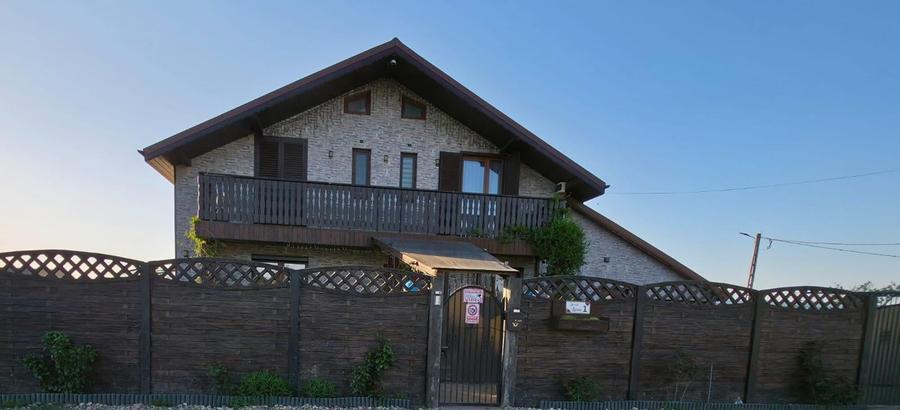 Casă cu 5 camere cu Teren 1000 Mp în Colonia Bod