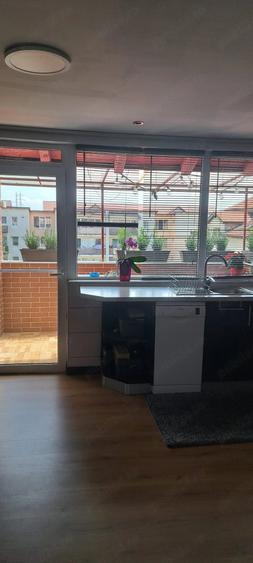 Apartament cu 3 camere decomandat în Florești