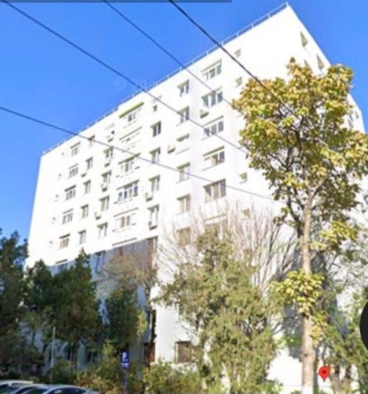 Apartament cu 3 camere semidecomandat în Colentina
