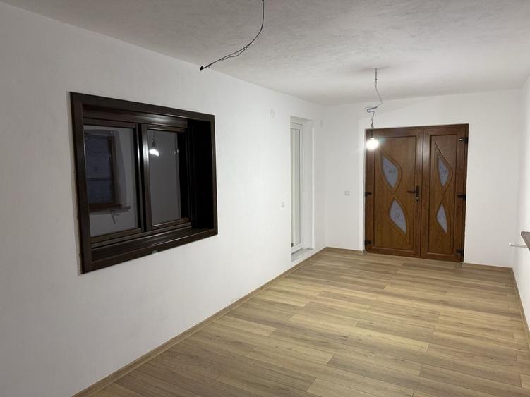 Casă cu 3 camere în Pianu