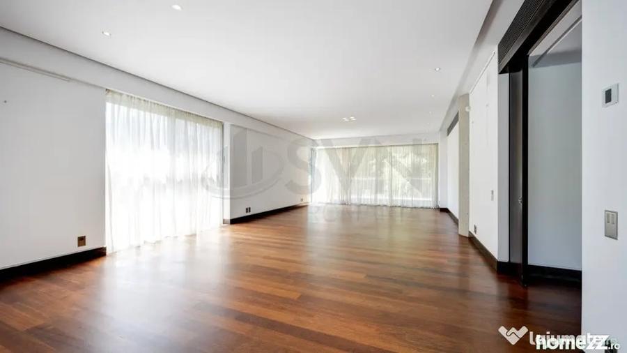 Apartament cu 4 camere decomandat în Primăverii