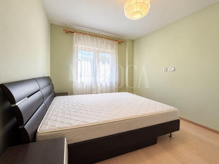 Apartament cu 4 camere semidecomandat în Plopilor