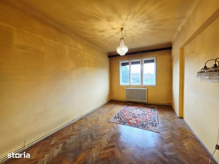 Apartament cu 3 camere decomandat în Gruia