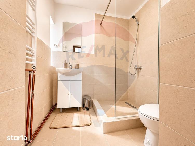 Casă cu 9 camere cu Teren 472 Mp în CFR