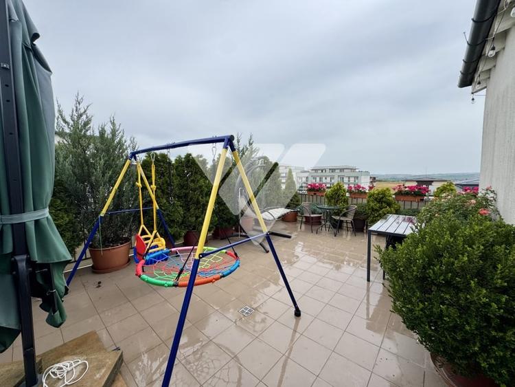 Apartament cu 3 camere decomandat, mobilat în Turnișor