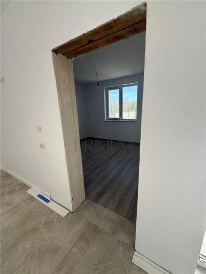 Duplex cu 3 camere cu Canalizare în Albina