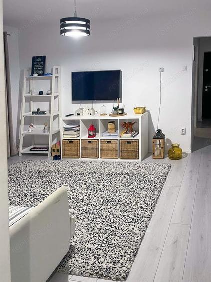 Apartament cu 3 camere semidecomandat în Gojdu