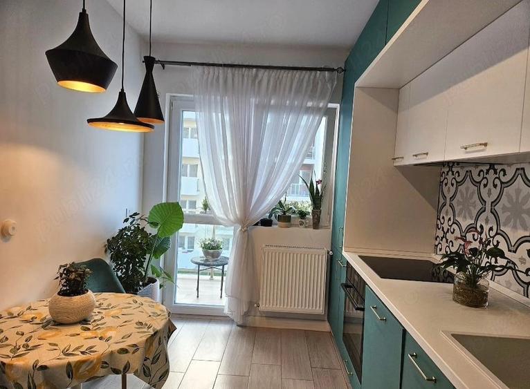 Apartament cu 3 camere decomandat în Metalurgiei