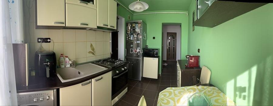 Vanzare apartament 3 camere, str Garofitei, etaj 4/4