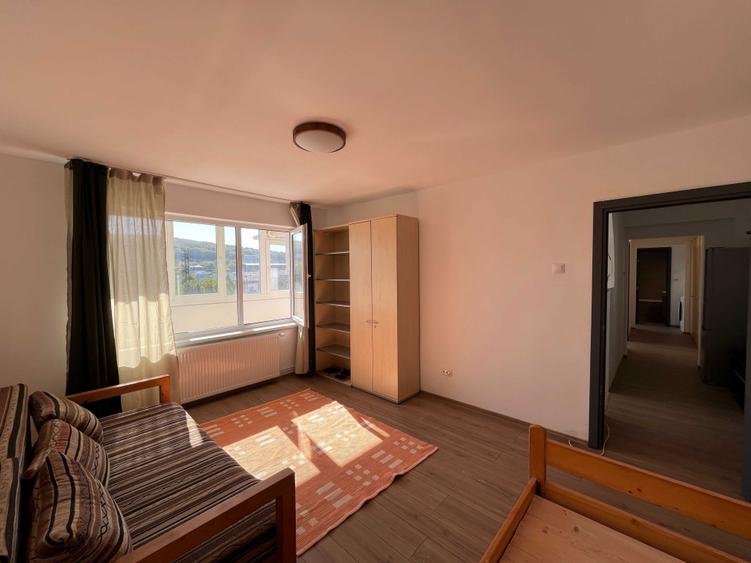 Apartament cu 3 camere decomandat în Tudor