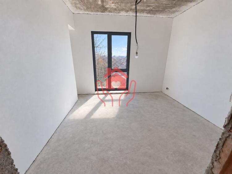 Apartament cu 4 camere semidecomandat în Dacia