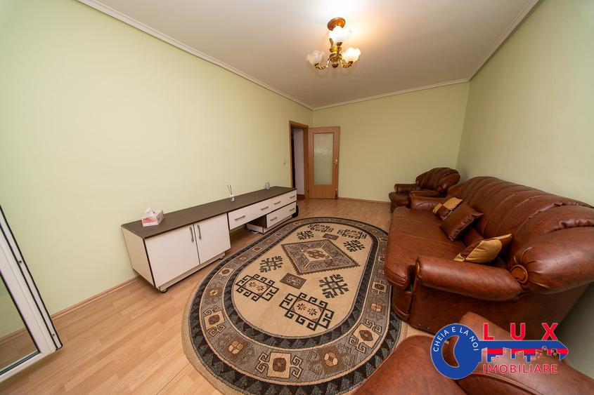 Apartament cu 3 camere decomandat în Babadag