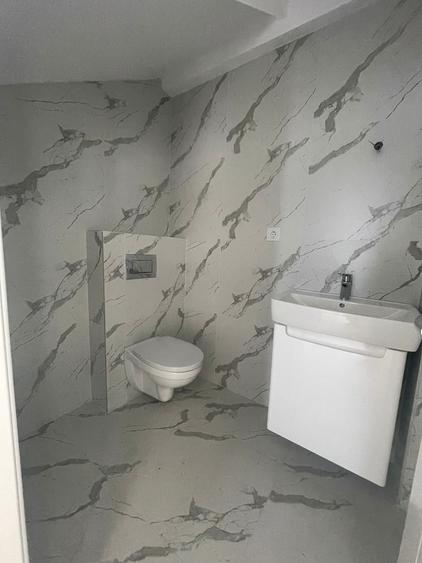 Duplex cu 4 camere cu Canalizare în Central