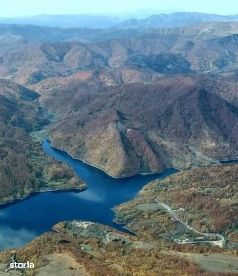 Teren de 73000 mp, în Siriu