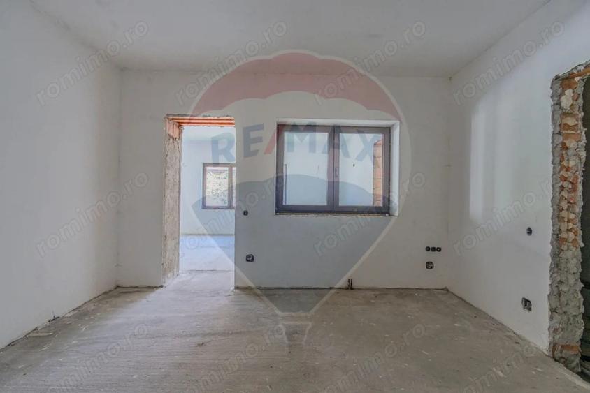 Casă cu Teren 2914 Mp în Bogata Olteană