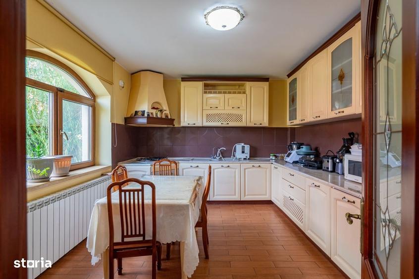 Casă cu 4 camere cu Teren 750 Mp în Central