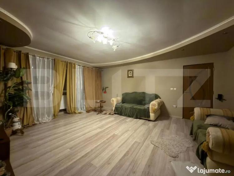Apartament cu 3 camere semidecomandat în Craiovița Nouă