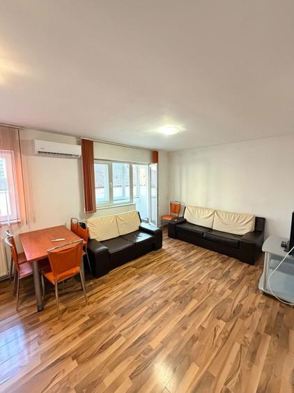 Apartament cu 3 camere decomandat în Exterior Vest
