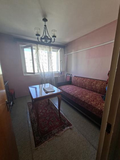Apartament cu 3 camere decomandat în Obor