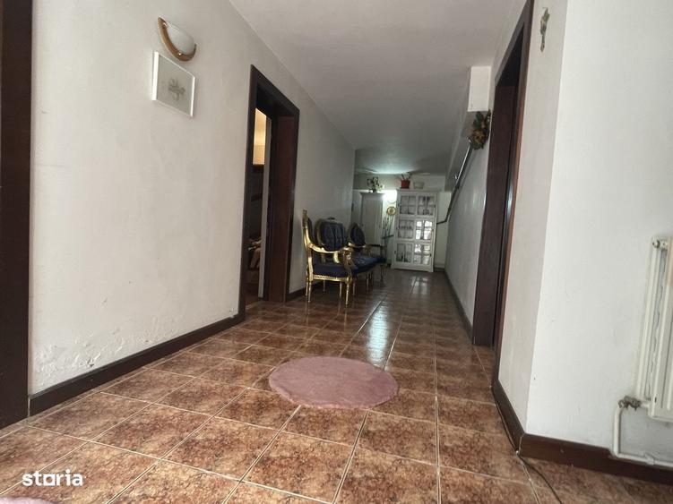 Casă cu 4 camere cu Teren 2000 Mp în Săvinești