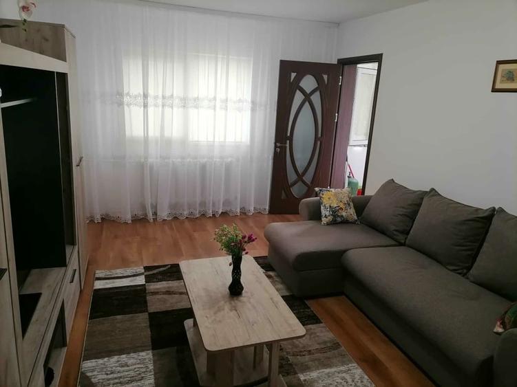 De închiriat apartament cu doua camere decomandate in zona Far -Abator - 6