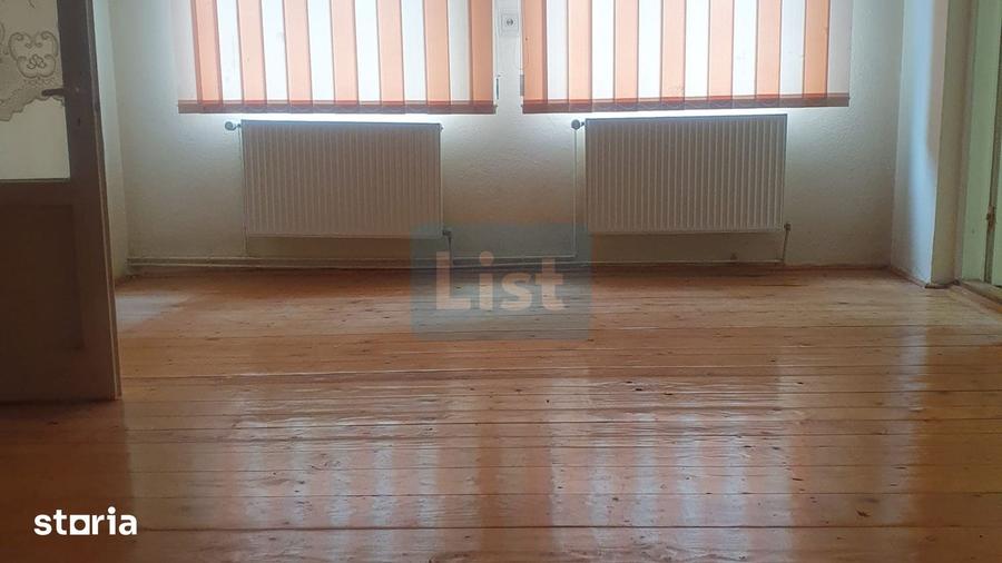 Casă cu 3 camere cu Teren 1280 Mp în Central