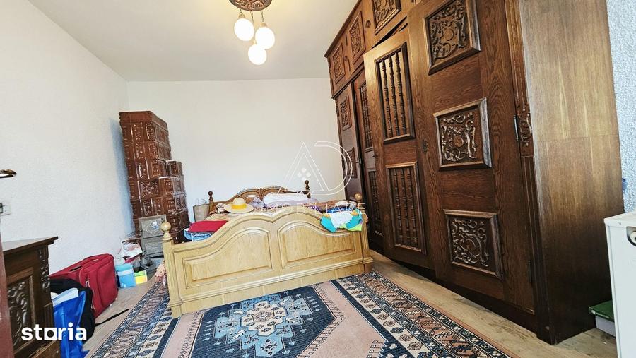 Casă cu 6 camere cu Teren 3250 Mp în Central