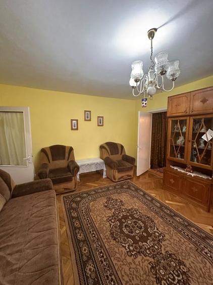 Apartament cu 2 camere semidecomandat, mobilat în Sud