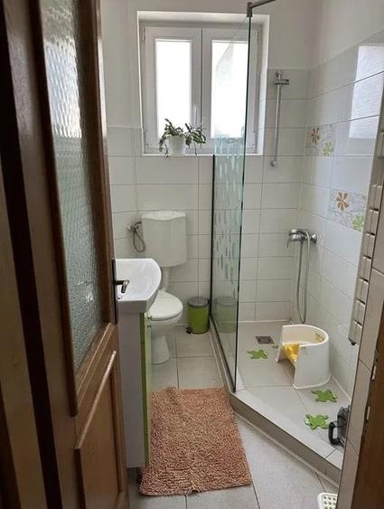 Casă individuală cu 5 camere cu Teren 165 Mp în Vatra Luminoasă