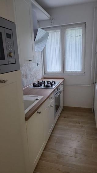 Apartament cu 3 camere semidecomandat în Dacia