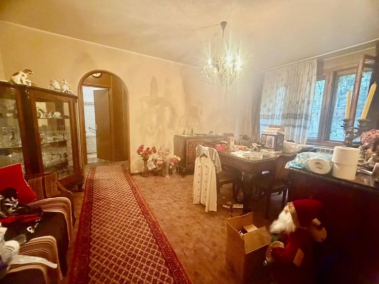 Apartament cu 3 camere decomandat în Tineretului