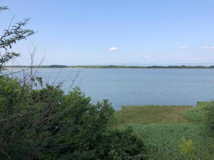 Teren de 2200 mp, în Furcenii Noi