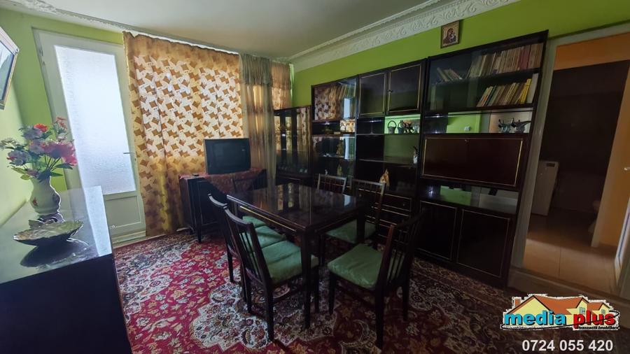 Apartament cu 3 camere semidecomandat în Țiglina 1