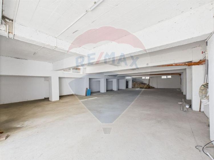 Apartament cu 3 camere semidecomandat în Nord-Vest