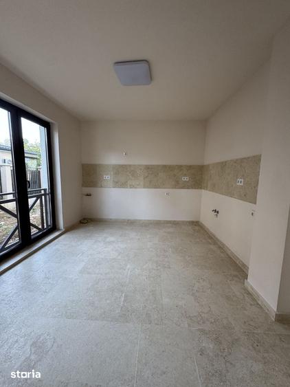 Casă cu 7 camere cu Teren 1146 Mp în Crevedia