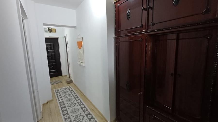 Apartament cu 3 camere decomandat, mobilat în Gară