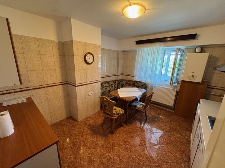 Apartament cu 2 camere decomandat, mobilat în Central