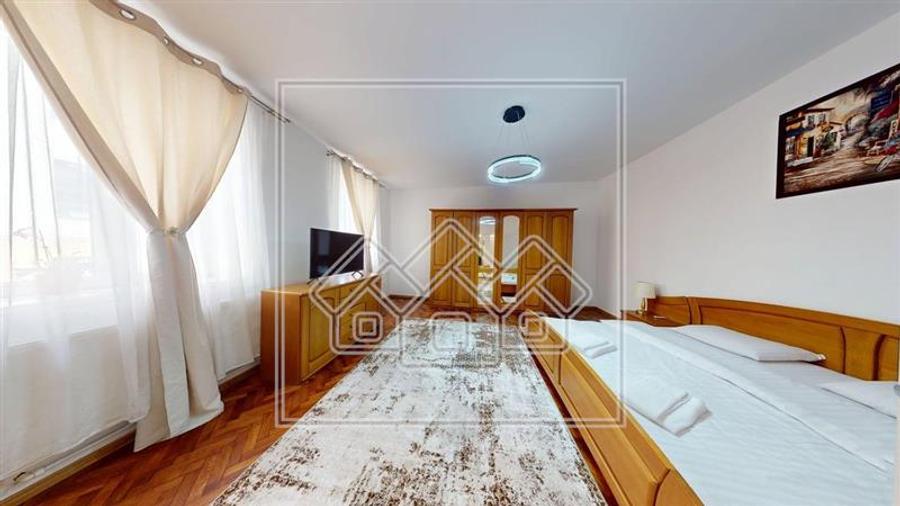 Apartament cu 3 camere semidecomandat în Central