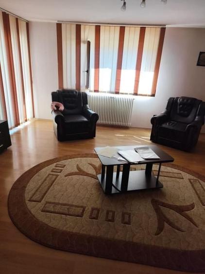 Casă individuală cu 6 camere cu Canalizare în Goruna