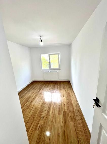 Apartament cu 4 camere decomandat în Dacia