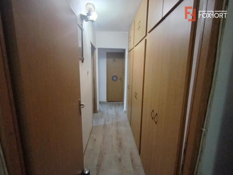 Apartament cu 3 camere decomandat, mobilat în Girocului