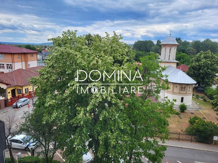 Apartament cu 3 camere semidecomandat în 1 Mai