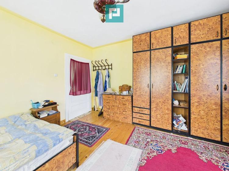 Casă cu 4 camere cu Teren 4300 Mp în Groși