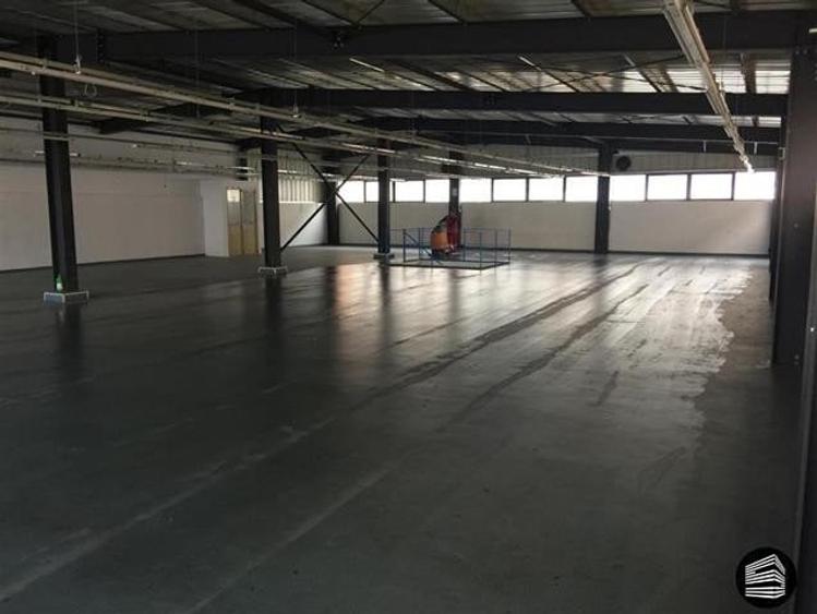 Spațiu comercial, de 1,300 mp, în Central