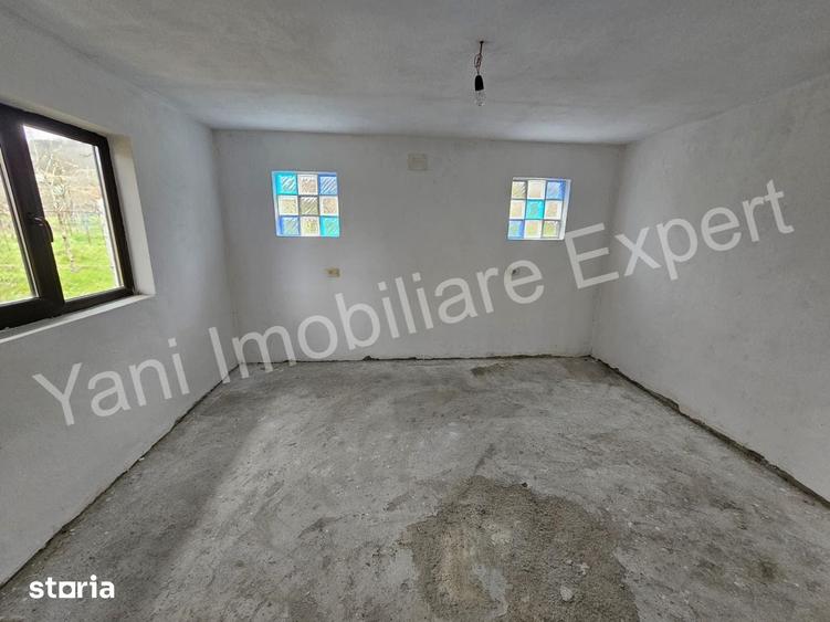 Casă cu 2 camere cu Teren 1596 Mp în Mușătești