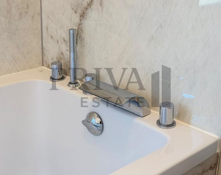 Casă individuală cu 5 camere cu Canalizare în Dumbrăvița