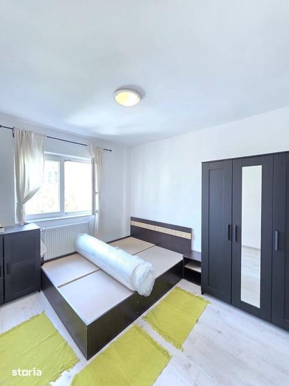 Apartament cu 3 camere semidecomandat în Tineretului