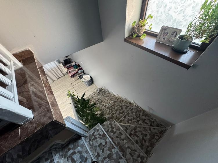 Casă cu 4 camere cu Teren 5 Mp în Exterior Vest